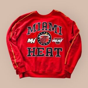 NBA Miami Heat Red Sweater Mens 2XL Pullover Long Sleeve Sweatshirt Basketball